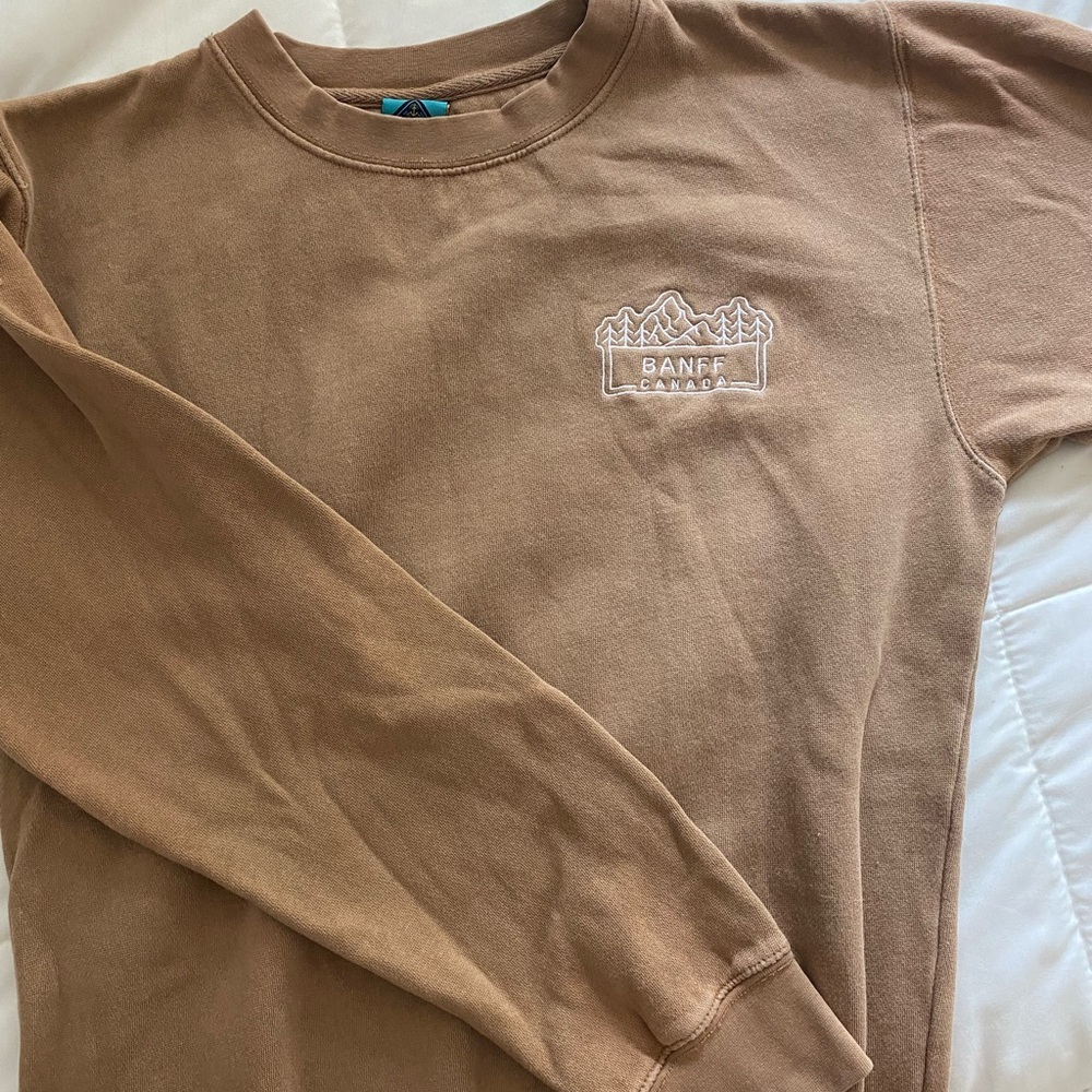 Embroidered Banff Canada pullover